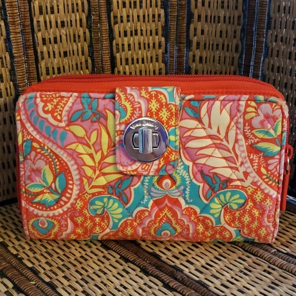 Vera Bradley Handbags - Vera Bradley..turnlock..zip around wallet